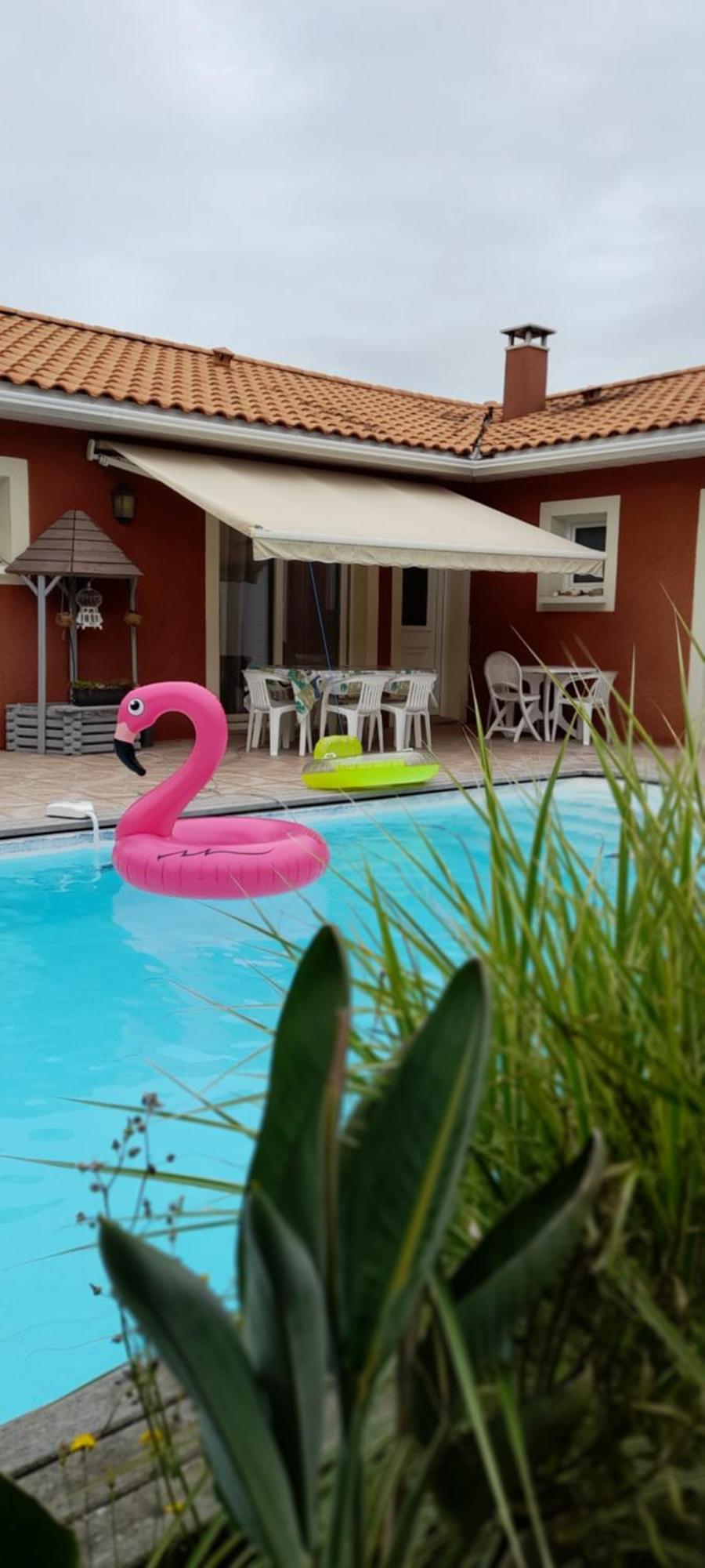 Maison Spacieuse Avec Piscine Et Jardin Hébergement de vacances